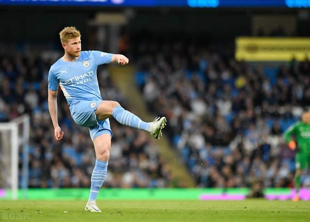 上海市政府向海港赠送冠军贺礼：木雕雄鹰和冠军奖杯刺绣