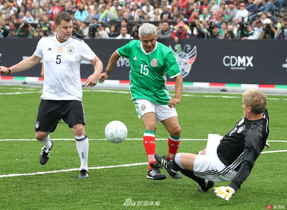 埃贝尔：孔帕尼是我最棒的签约之一，他对足球有清晰的思路